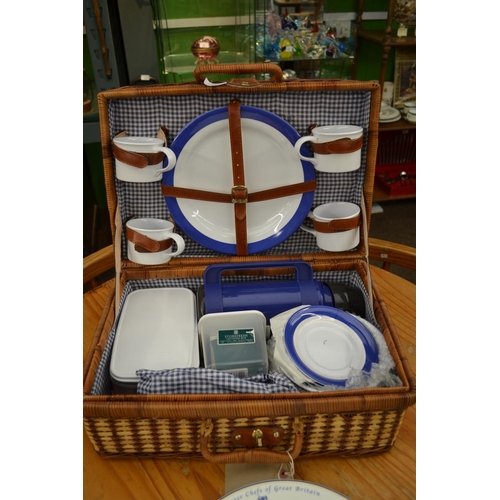 283 - As New Picnic Hamper & Contents