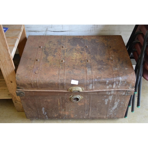 88 - Steel travelling trunk