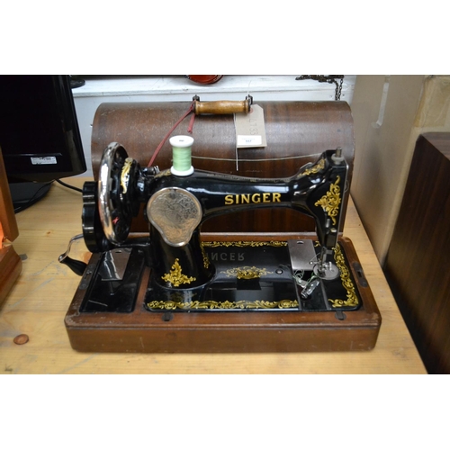 557 - Singer sewing machine with clean decorative plate