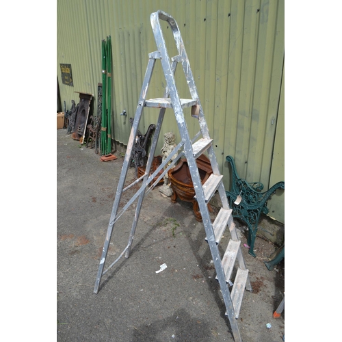 134 - Aluminium step ladder