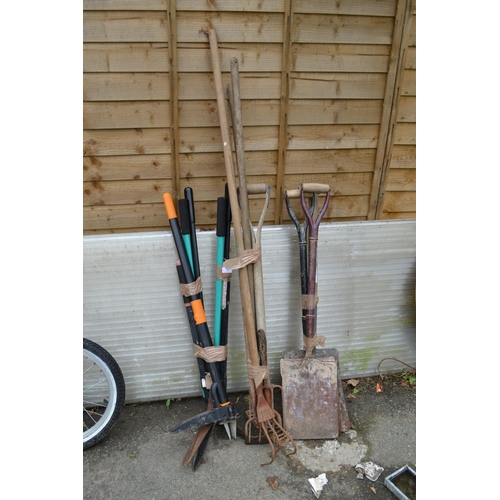 117 - 3 bundles of long handled gardening tools