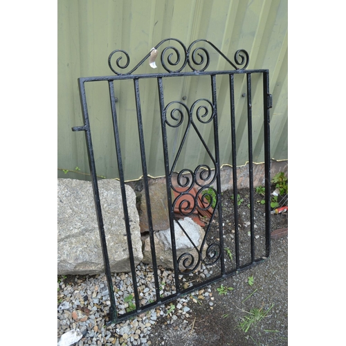 121 - Wrought iron garden gate (w83cm)