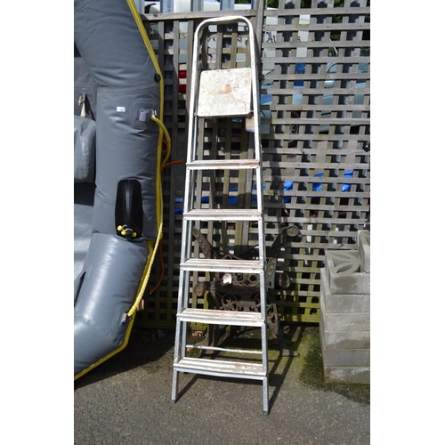 134 - Aluminium step ladder