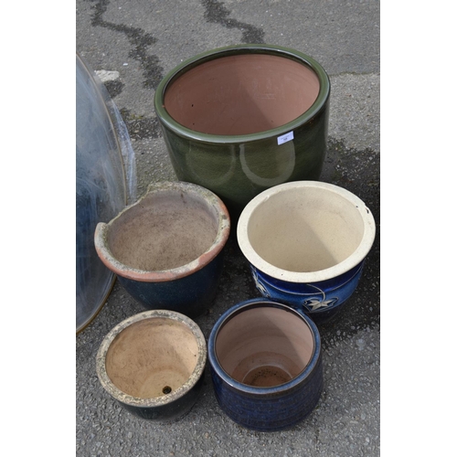 169 - 5 various sized garden planters (1 AF)