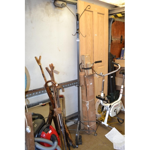 22 - Metal coat stand