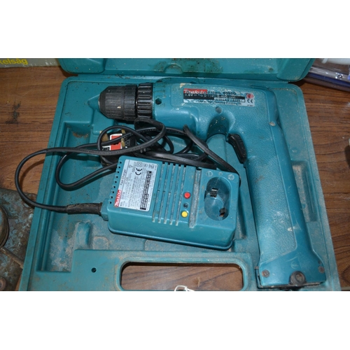 87 - Makita 10v cordless drill & charger