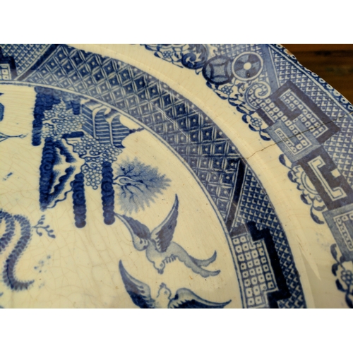 477 - Davenport warming plate in willow pattern. AF - Hairline crack.