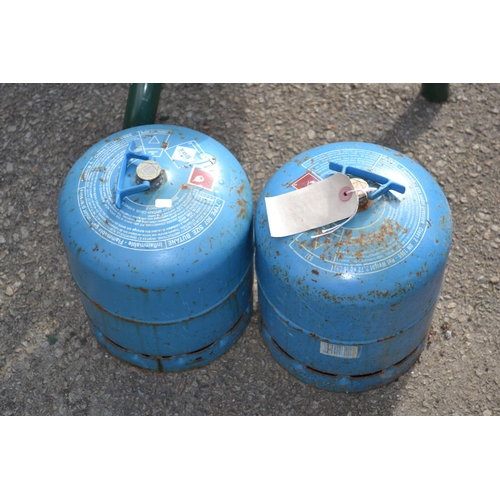 190 - 2 camping gaz canisters