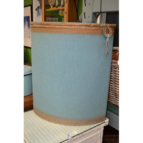 304 - Loom style corner laundry basket