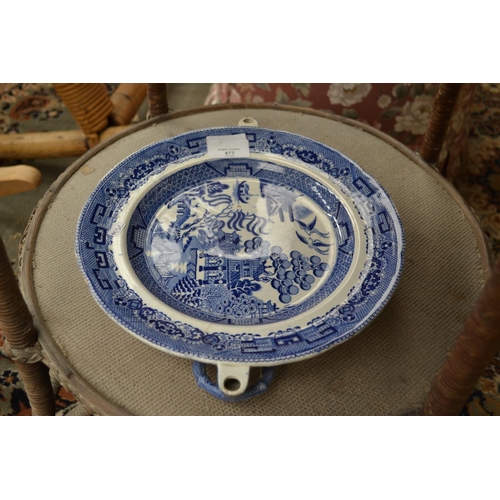 477 - Davenport warming plate in willow pattern. AF - Hairline crack.