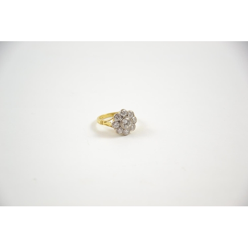 649 - 18 ct & diamond cluster ring