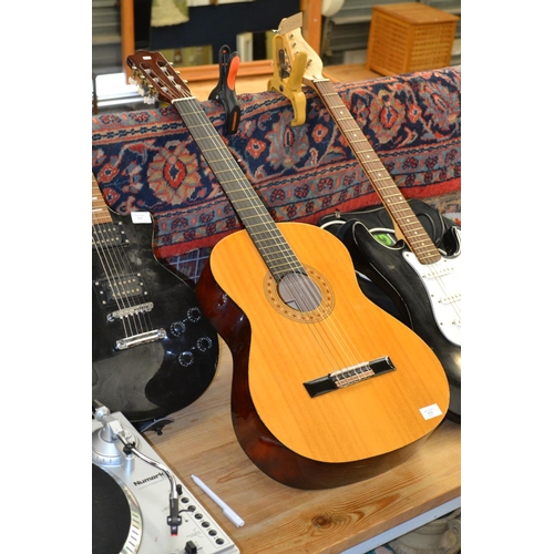 313 - Hohner classical guitar