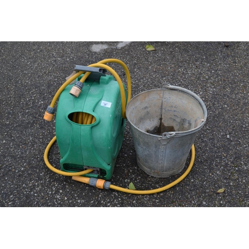 100 - Hozelock hose pipe & reel + galvanised bucket