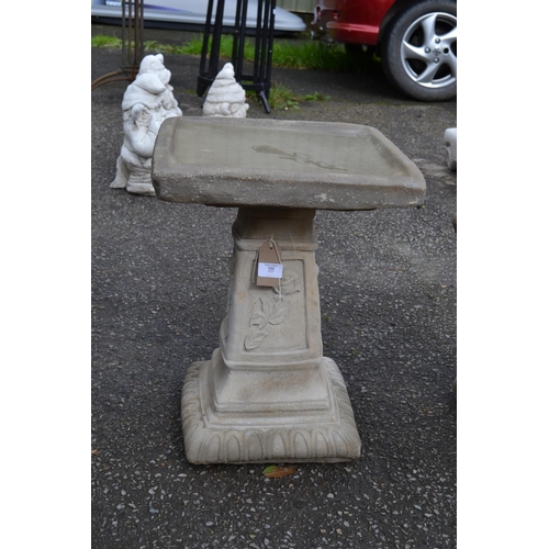 123 - Square bird bath adorned with rose decoration