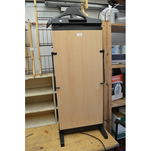 32 - Corby 7700 trouser press