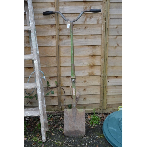 103 - Gardeners shovel