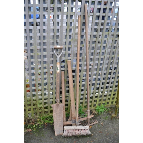 117 - Qty long handled tools inc. trench shovel