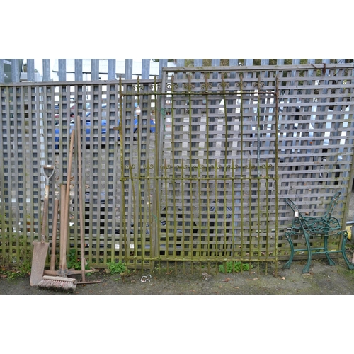 118 - Wrought iron gate. W144cm