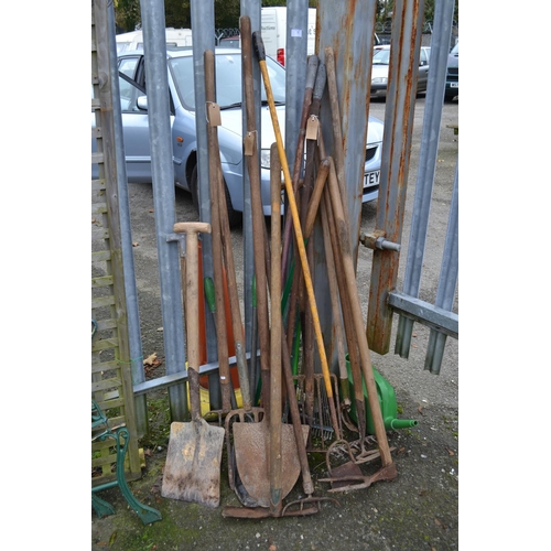 121 - Large qty of long handled gardening tools & others