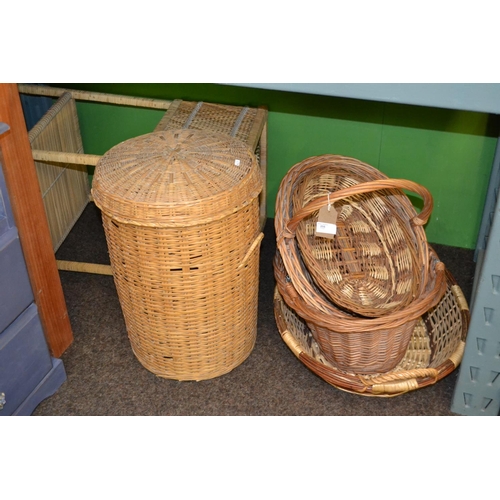 255 - Wicker laundry basket & planter stand other wicker items