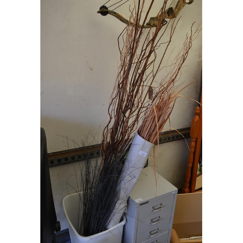 11 - 3x Bundles of Decorators Grass and Twigs in Swing Bin