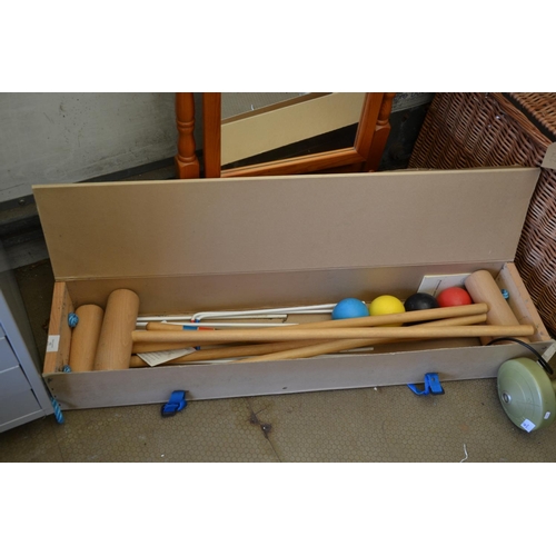 13 - Croquet set