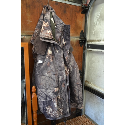 16 - Camo insulated coat & trousers. Size 3XL.