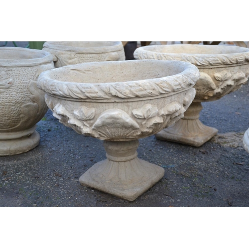 93 - Large urn decorated with acanthus leaves (with option on next)