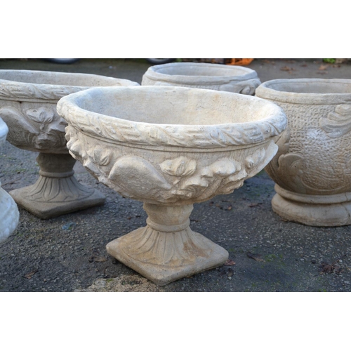 94 - Large urn decorated with acanthus leaves