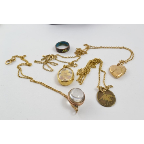 147 - Collection of 9ct gold items, necklaces, pendants etc.