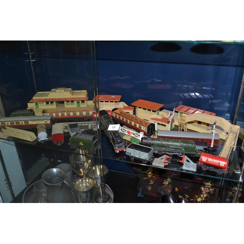 171 - Large collection of 00 Hornby train sets & track inc. 2 engines