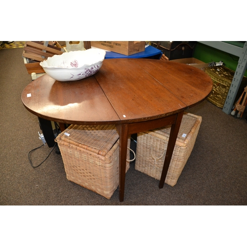 292 - Gateleg oval table