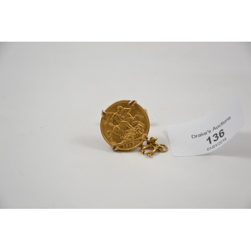 136 - 1910 Sovereign cufflink, with small chain. Gross weight 12.48g.