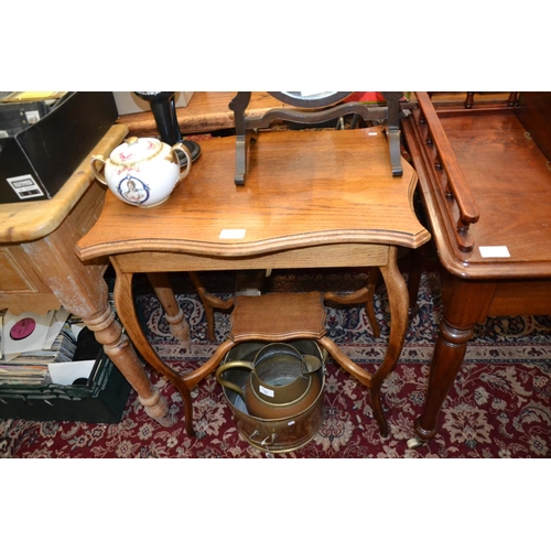 299 - Elegant Edwardian, 2 tier occasional table in oak, w 58cm x d 40 cm x h 70cm