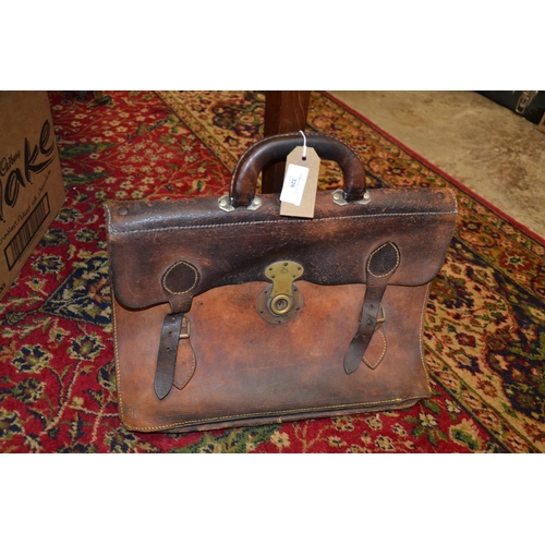 326 - Vintage leather satchel, with heavy ware