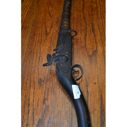 40 - Smooth bore serpentine Indian musket. Circa C17-18. As found.