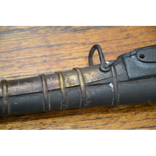 40 - Smooth bore serpentine Indian musket. Circa C17-18. As found.