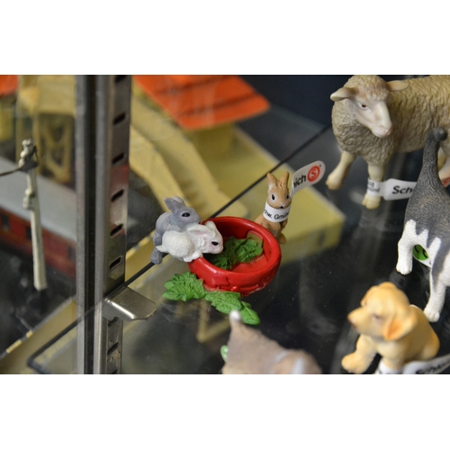 178 - Lrg qty Schleich animal figurines on shelf