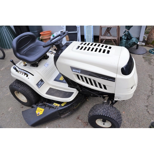 124 - MTD special edition DL96H 420cc petrol ride on lawn mower FWO