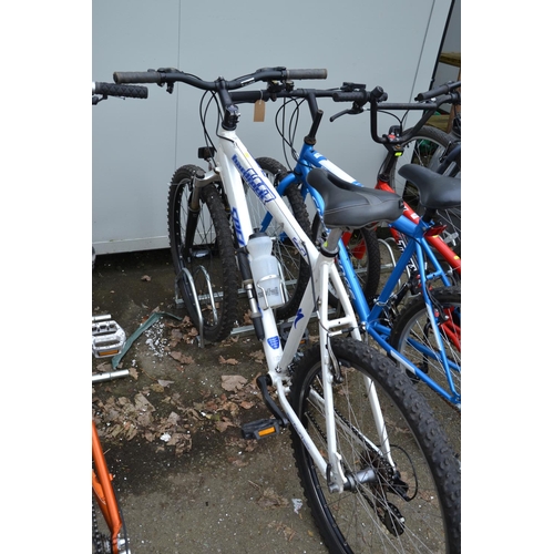 127 - Specialized hardrock front suspension mountain bike 21