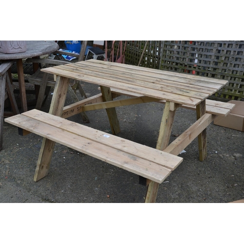 147 - Light weight picnic bench. width 118cm