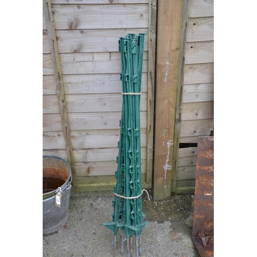 160 - 9 Electric fence stakes