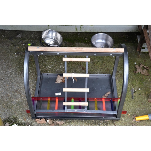 174 - Large bird feeding unit