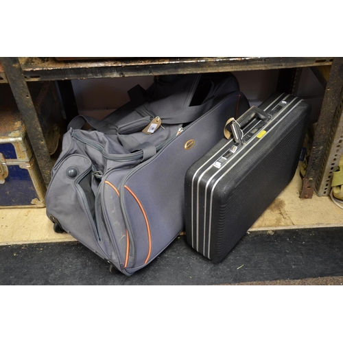 96 - 3 Travel bags + suitcase