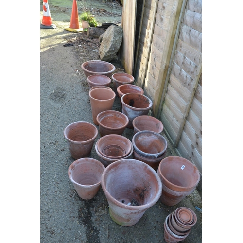 148a - 19 Large terracotta planters