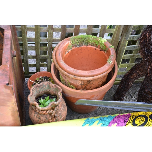 213 - 5 terracotta planters