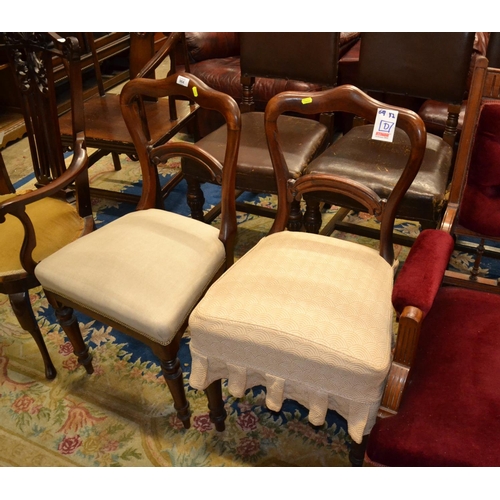 964 - Pair of elegant mahogany framed bedroom chairs