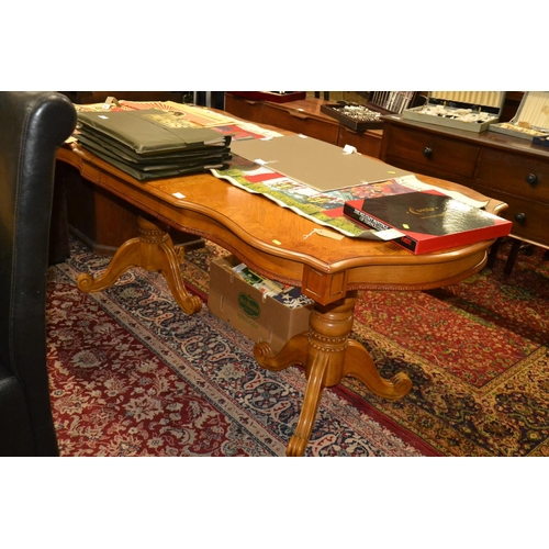 705 - Pedestal base extending table with walnut & oak veneer, extended length 190 x 92cm