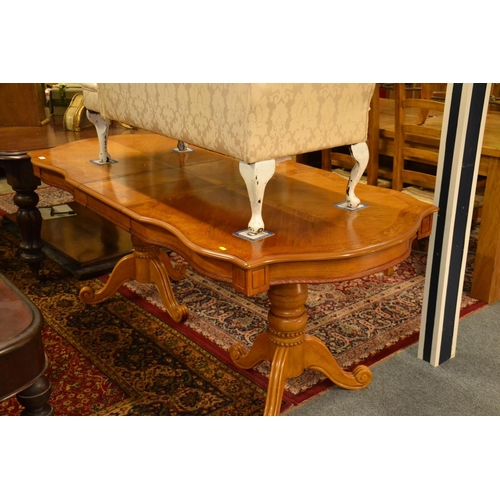 705 - Pedestal base extending table with walnut & oak veneer, extended length 190 x 92cm