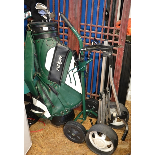 21 - Golf bag with Wilson system 45 clubs and 2 trolleys